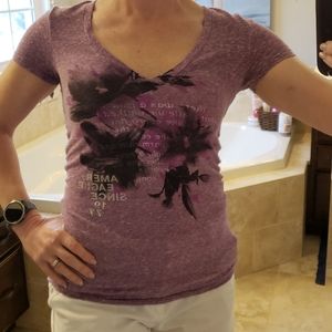 V-neck AE Graphic Tee